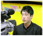 학교 졸업식에서 인터뷰를 하고 있는 양재우 학생