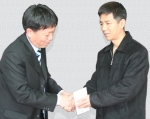 전남대 공무원직장협의회는 최근 지병을 앓고 있던 전산직 공무원 이현호 씨의 병세가 간암으로 악화돼 간이식을 받아야 하는데도 수술비가 엄청나 감당하기 어렵다는 소식을 전해 듣고, 전