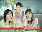 4월 1일부터 새롭게 선 보일 ‘웰빙 삼총사’ TV CF, 왼쪽부터 신정임(최진철), 이수진(이동국), 김현주(이운재) 씨