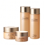 한국화장품의 템테이션 브랜드에서 코엔자임Q10성분과 셀레늄 성분을 주컨셉으로 한 탄력라인을 새롭게 출시하였다.