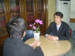 보호관찰관이 가출로 인한 장기 무단결석자에 대해 학교부적응 사례에 대해 집중상담활동을 하고 있다.  