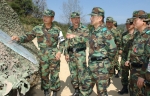 지난 1일부터 실시한 7군단(중장 김근태, 육사30기) 여단전술훈련간 3군사령관(대장 김관진, 육사 28기)이 훈련장을 방문하여 훈련에 참가한 장병들을 격려했다.