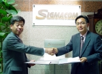 시그마컴이 5월 11일 SVA-NEC의 TFT-LCD 패널 판매권을 가진 SMI (Star Media International Company Limited)와 한국내 독점 판매 계