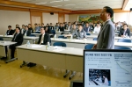 "위기를 기회로" 23일 오전, 대구카네기연구소 이규석 소장이 대구경북지역 염색업체 CEO들을 대상으로 "지도자가 변해야 한다."는 주제로 강의