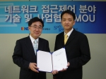 유넷시스템(주) 심종헌 대표(사진 왼쪽)와 (주)소프트런 황태현 대표가 국내 NAC 시장 확대를 위해 MOU 체결했다.