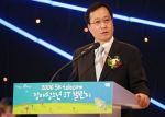 SK텔레콤 김신배 사장이 환영사를 하고 있다.