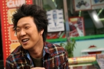 영화 <원탁의 천사>에서 폭탄머리로 나오는 하동훈