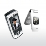 스카이 비즈니스맨 전용 휴대폰 IM-S100(왼쪽)과 스카이 슬림폰 IM-S110(K)