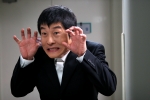 영화 <원탁의 천사>에서 함량미달 불량천사로 나오는 김상중