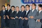 정세균 산업자원부 장관은 2006. 8. 7(월) 14:00 서울 대한상공회의소에서 손경식 대한상의 회장, 조현정 벤처기업협회장, 이현재 중소기업청장, 박혁진 조달청 차장, 오상봉