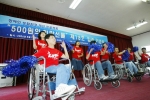 「500원의 희망선물」18호로 선정된 경남 통영에 위치한 자생원에서 원생들이 답례공연을 하고 있는 모습