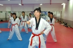 2006 조선대학교 한국문화체험 프로그램에 참가하고 있는 일본 대학생들이 태권도를 배우며 땀을 흘렸다.