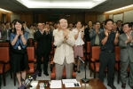 발사 성공을 축하하는 남중수 KT사장(가운데)