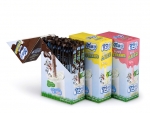 동원F&B가 흰 우유를 딸기우유, 초콜릿우유, 바나나우유로 바꿔주는 빨대형 제품 ‘밀크앤 퍼니스트로우’를 독점 수입해 출시했다.
