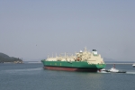 대우조선해양에서 건조한 고부가가치선인 LNG운반선이 해상시운전을 위해 옥포만을 빠져 나가고 있다.
