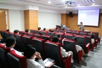 부산성모병원에서 지난 24일 실시된 친절교육에 의사들이 교육을 듣고있다