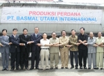 대우증권 손복조 사장(왼쪽에서 4번째)이 27일(일) 국내 금융권 최초로 대우증권이 해외 자원개발에 직접 투자한 인도네시아 유연탄 광산 PT.NTC의 채굴 기념식에 참석해 인도네시