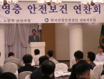 노동정책 방향을 설명하는 김성구 군산지청장