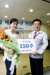 진흥기업이 9월 3일 47주년 창립기념일을 맞아 1일 창립기념식을 갖고 자사모델인 탤런트 이보영씨를 명예사원으로 위촉했다.