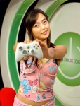 톱 레이싱 걸 출신 김미희씨는 매주 화요일 밤 10시 방영되는 MBC 게임의 ‘360 마니아 엑스’를 진행하면서 차세대 비디오 게임기 Xbox 360 의 다양한 게임들과 기능들을 