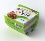 풀무원은 매콤한 김치와 담백하고 고소한 콩이 어우러져 한국인 입맛에 잘 맞는 ‘풀무원 유기농콩 김치 생나또(110g/2,800원)’를 출시했다.