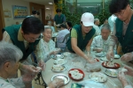 부산은행 지역봉사단은 9월23일 토요일  노인건강센터등 사회복지시설을 찾아 봉사활동을 실시했다. 