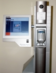ETRI는 지난주, 미국 볼티모어에서 개최된 2006 Biometric Technology Expo 에서 정보보호연구단 바이오인식기술 연구팀이 개발한 전자여권용 무인단말을 시연, 