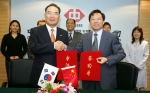한국기업데이터(대표 배영식)는 중국의 수출보험공사인 시노슈어(SINOSURE, 대표 탕 루오친)와 10월 11일 오전 11시(현지시각) 중국 북경의 시노슈어 본사에서 업무협약식을 