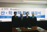 온라인 리크루팅 업체 잡코리아(대표 김화수/)와 한성대학교는 26일 학생들의 취업교육과 취업알선 등 취업활동의 전 과정에 걸친 지원․협력사업을 위해 산학협정을 체결했다