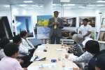 두바이 반도건설 모델하우스내 현지 전문가 사업설명회현장