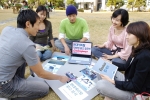 대학생들이 현대캐피탈 광고공모전 ‘Creative PUMP’에 참가하기 위해 캠퍼스에 모여 토의하고 있다. 12월 6일까지 인터넷(www.creativepump.com)을 통해 접