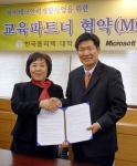 (좌측부터) 한국폴리텍1대학 이상덕 학장과 한국마이크로소프트 유재성 사장