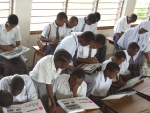 LG데이콤은 최근, 자사 웹앨범 부가상품인 아이모리 졸업앨범북을 탄자니아 킬루비아(KILUVYA)학교 60명에게 선물했다. 탄자니아 킬루비아(KILUVYA)학교 학생들이 선물 받은