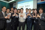 옥션 짝퉁방지프로그램(VeRO) 간담회에 참석한 서울세관 사이버밀수단속센터 송웅호 팀장(앞줄 맨 왼쪽)과 나이키, 아디다스, 리바이스 등 브랜드 관계자들이 '짝퉁 NO!&