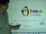 ETRI 연구원이 이번에 개발된 리눅스 기반 데이터 검색시스템을 통해 성능을 테스트 시연하고 있다.