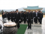 김홍식(金洪植)대전지방보훈청장은 2007년 새해를 맞아 대전·충남지역 보훈단체장 및 임직원 40여명과 함께 1. 2일 오전 08:00 영렬탑을 참배하고 이어서 09:30 국립대전현
