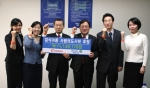 현대오일뱅크는 16일 서울 남대문로 서울사무소에서 신방호 부사장(오른쪽 부터 네번째), 직원 대표들과 서울시 사회복지관협회 안용완 회장(오른쪽 부터 세번째) 등이 참석한 가운데 사