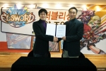 넥슨 민용재 이사(좌)와 KOG 이종원 대표이사(우)