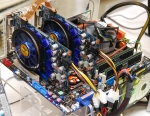 OCZ SLI Ready 지원 메모리가 탑재된 ASUS 스트라이커 익스트림 데모 시스템 