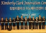좌측부터 1. 최열 환경재단대표 2. 서정석 용인시장 3. 홍기화 KOTRA사장 4.박영숙 미래포럼이사장 5. John Fogarasi 미대사관 상무공사 6. 홍석우 산업자원부 상