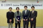 CJ인터넷과 KOEI社 퍼블리싱 계약 조인식(좌로부터 KOEI 후쿠이 세이노스케 글로벌 사업부장, KOEI 이요리 마사루 CEO, CJ인터넷 정영종 대표이사, CJ인터넷 권영식 퍼