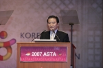 개막식 연설 중인 김종민사장