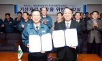현대중공업과 부산지방기상청이 기상정보 교환에 관한 업무협약을 체결했다.(사진 왼쪽 현대중공업 황시영 전무, 사진 오른쪽 부산지방 기상청 엄원근 기상청장)