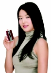 삼성전자는 3일 휴대폰 커버 색상을 마음대로 바꿀 수 있는 '컬러재킷폰(B660/B6600/B6650)'이 지난 2월말 출시 후 한 달 만에 10만대 판매를 돌파