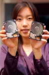 삼성전자가 업계 최초로 장당 160GB의 대용량 구현한 2.5인치 HDD 제품과 7200rpm 2.5인치 제품군 중 업계 최대 용량 200GB HDD