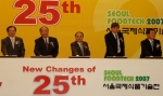 개막식 현장사진 

좌측부터 서효원 경기도 부지사, Mr. Yuen Chuan Chao TAITRA 비서장, 홍기화 KOTRA 사장, Mr. Brendan Kelly AllWo