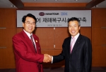 하나투어 재난복구시스템구축 완료보고회. 좌측(박상환 하나투어 대표이사), 우측(이휘성 한국IBM 대표이사)