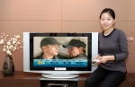 하나로텔레콤은 인기 미국 드라마 ‘프리즌 브레이크’를 <하나TV>를 통해 제공한다. 하나로텔레콤 직원들이 <하나TV>로 '프리즌 브레이크’를 시청하는