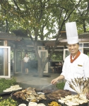 메이필드호텔(www.mayfield.co.kr) 한식당 낙원의 야외 `셰프 바비큐(Chef’s BBQ)’는 새로운 세트메뉴를 선보인다.