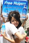 해태음료는 5월 26일~27일 서울 명동과 대학로에서 ‘마시는 산소수’ 프리허그 행사를 실시하였다. 